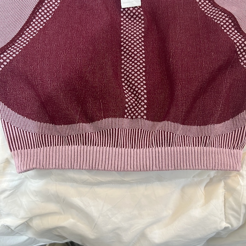 Fabletics Crop Workout Top - Picture 6 of 8